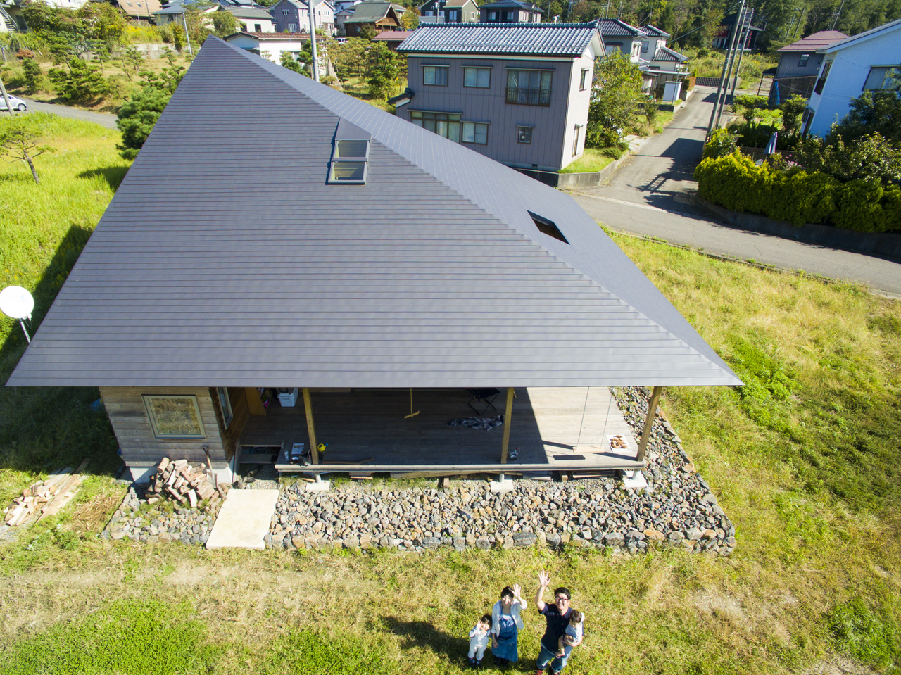 Мансардная асимметричная крыша с окнами: фото #0024 Мансардная асимметричная крыша фото